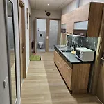 Kauno Apartamentai Big King Size Bed