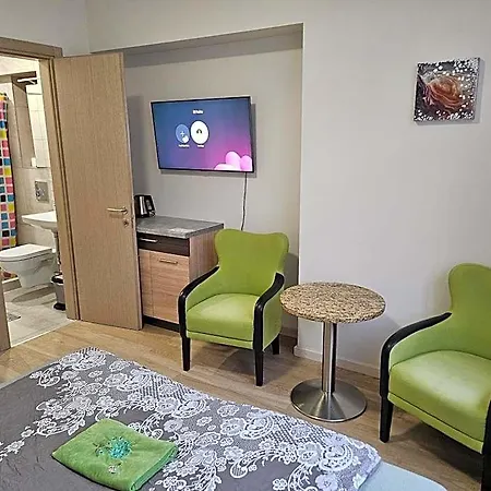Kauno Apartamentai Big King Size Bed * Kowno