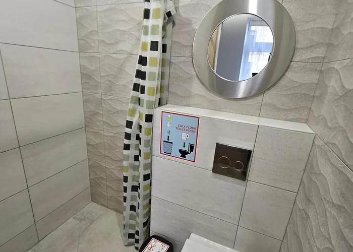 Kauno Apartamentai Big King Size Bed *